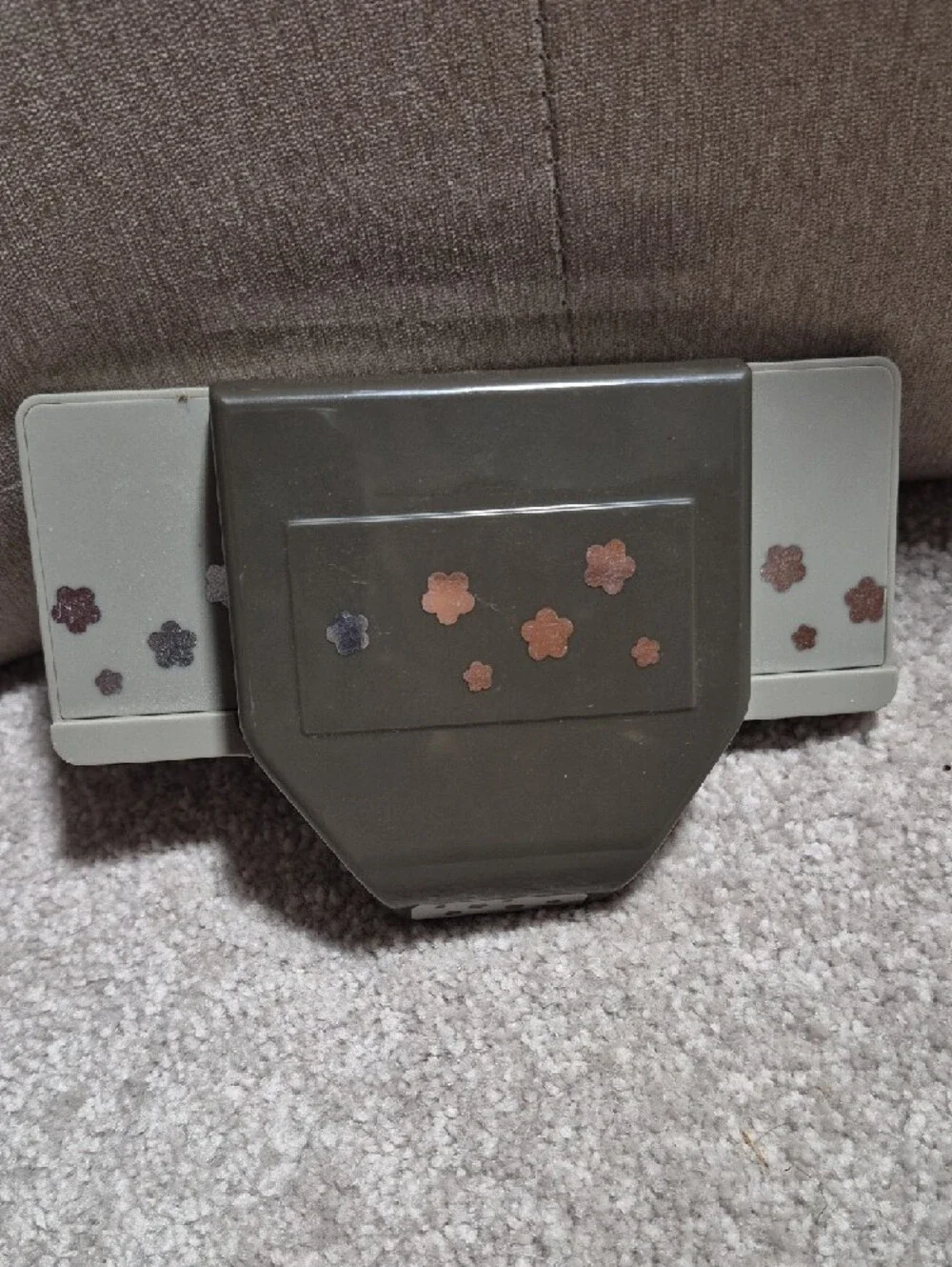 Stampin' Up!‎ Flower Paper Punch in Gray and Silver